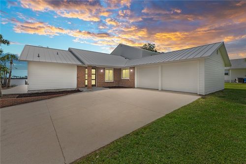 9670 Riverview Dr, Sebastian, FL, 32976-3113 | Card Image