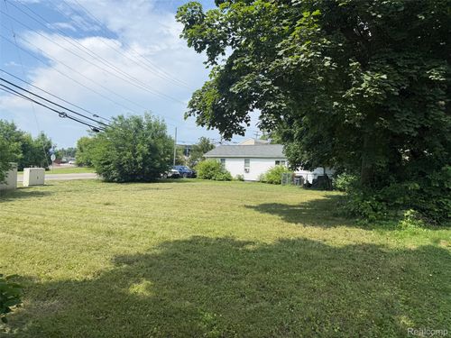 2920 Hensman St, Keego Harbor, MI, 48320-1134 | Card Image