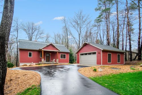 8421 Squires St, Rockford, MI, 49341-9326 | Card Image