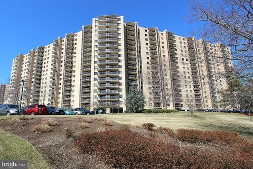 apt-219-203 Yoakum Pkwy, ALEXANDRIA, VA, 22304-3704 | Card Image