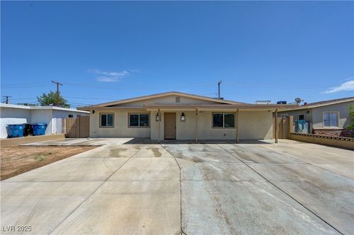 612 Brush St, Las Vegas, NV, 89107-3905 | Card Image