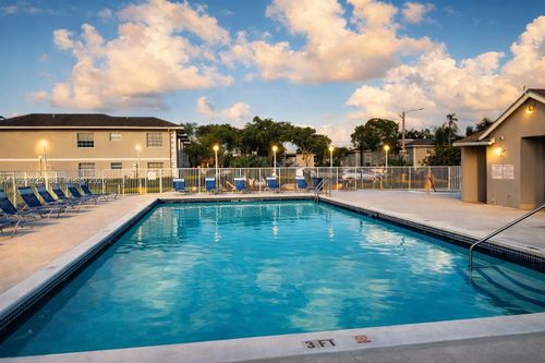 apt-102-422 Ne 210th Circle Ter, Miami, FL, 33179-1897 | Card Image