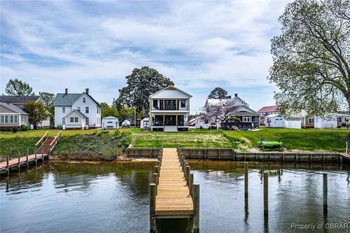 696 Main St, Reedville, VA, 22539-4417 | Card Image
