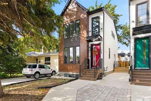 729 1st St E, Saskatoon, SK, S7H1S9 | Card Image