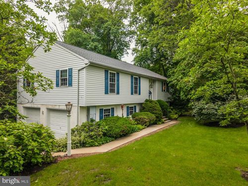 327 Hunters Run Rd, HONEY BROOK, PA, 19344-9763 | Card Image