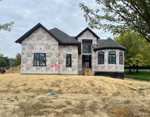 61367 Beacon Hill Dr, Washington Twp, MI, 48094-1222 | Card Image