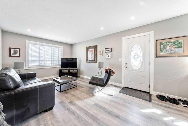 8019 20 A Street Se, Home with 3 bedrooms, 1 bathrooms and 2 parking in Calgary AB | Image 3