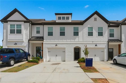 82 Auburn Run Ln, Auburn, GA, 30011-5207 | Card Image