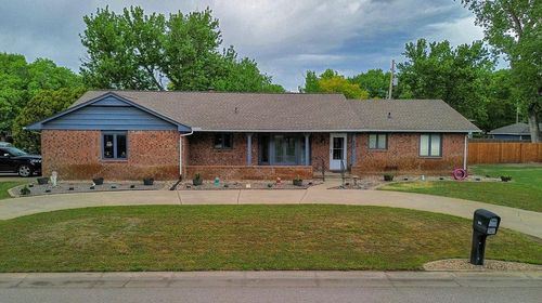 600 E Allen St, Valley Center, KS, 67147-2003 | Card Image