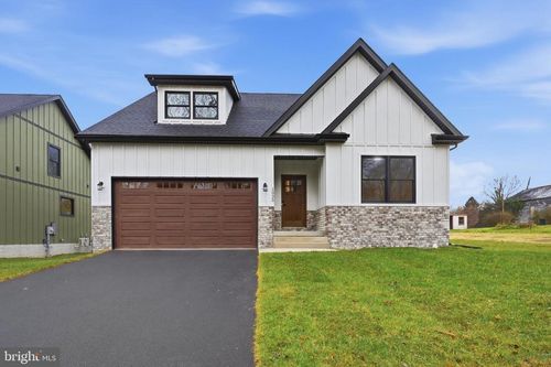 1035 Putnam St, HARPERS FERRY, WV, 25425-4118 | Card Image