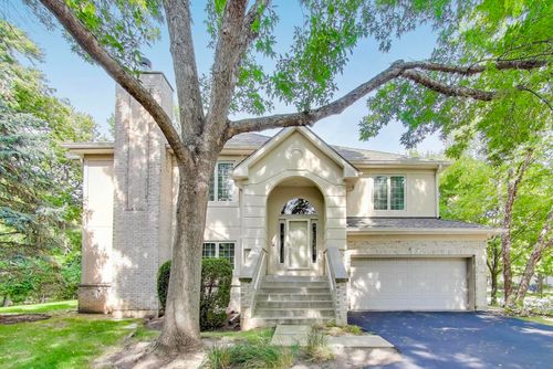 11 Beaconsfield Ct, Lincolnshire, IL, 60069-2905 | Card Image