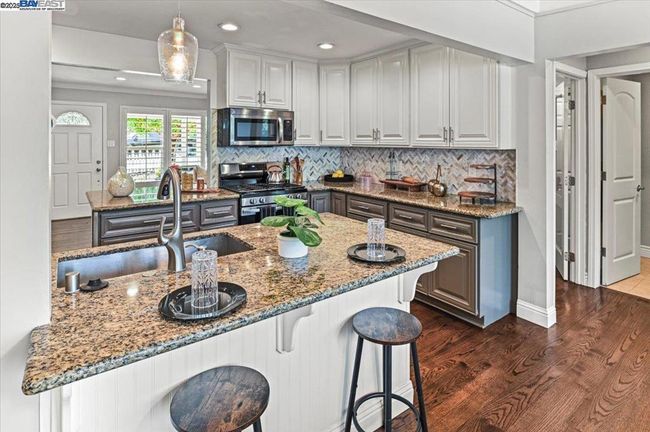 17860 Almond Rd, House other with 5 bedrooms, 4 bathrooms and 4 parking in Castro Valley CA | Image 15