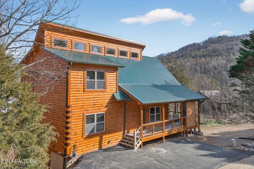3138 White Falcon Way, Pigeon Forge, TN, 37863-7719 | Card Image