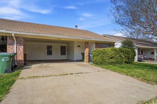 2318 Lindblad Ct, Arlington, TX, 76016-1157 | Card Image