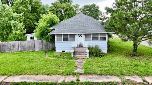 809 Highland St, Benton, IL, 62812-2714 | Card Image