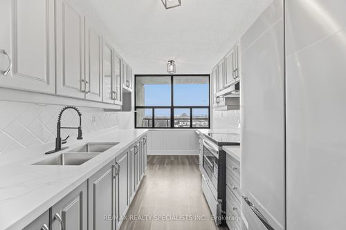 1507-21 Knightsbridge Rd, Brampton, ON, L6T3Y1 | Card Image