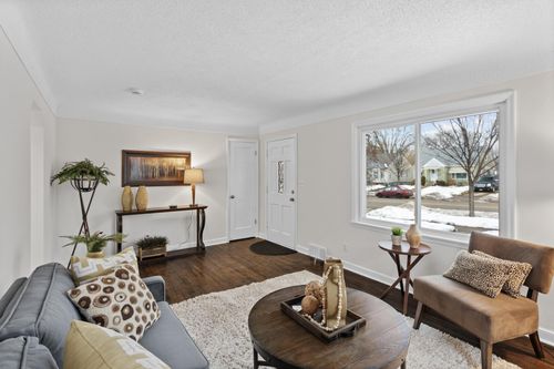 2138 3rd St E, Saint Paul, MN, 55119-4027 | Card Image