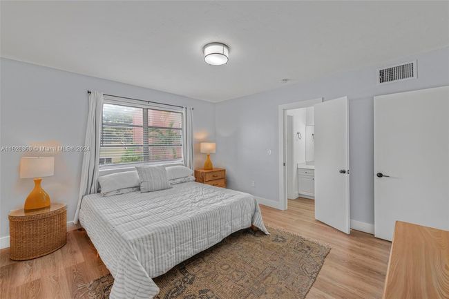 APT-7 - 2858 Pine Tree Dr, Condo with 1 bedrooms, 2 bathrooms and null parking in Miami Beach FL | Image 13