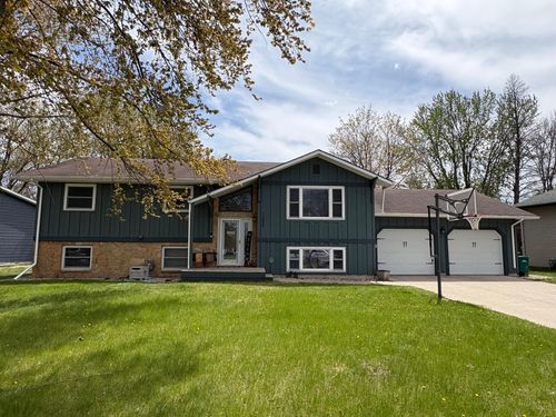 1305 14th Ave N, Wahpeton, ND, 58075-5009 | Card Image