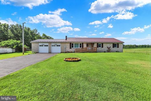 319 Airport Rd, SHIPPENSBURG, PA, 17257-9405 | Card Image