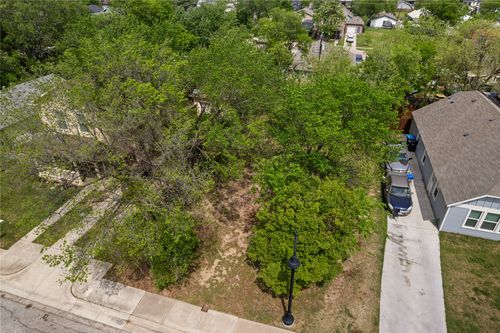 1013 E Hattie St, Fort Worth, TX, 76104-1510 | Card Image