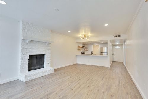 6910 Lovely Ln, Austin, TX, 78744-5706 | Card Image
