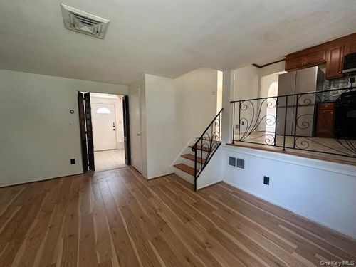 103 Wayne St, Jericho, NY, 11753-1620 | Card Image