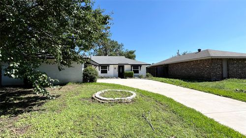 1520 Armstrong Dr, Plano, TX, 75074-6027 | Card Image