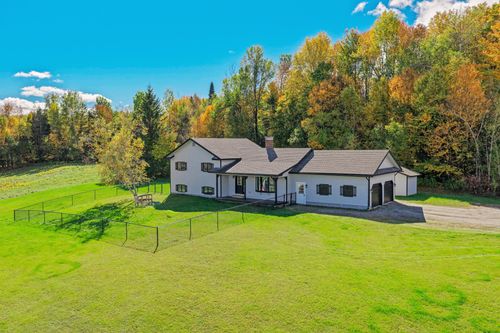 462 Logan Dr, Newport, VT, 05855-9688 | Card Image