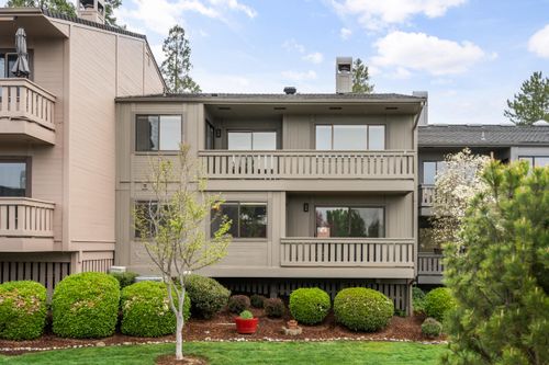 302 Medford Heights Ln, Medford, OR, 97504-7550 | Card Image