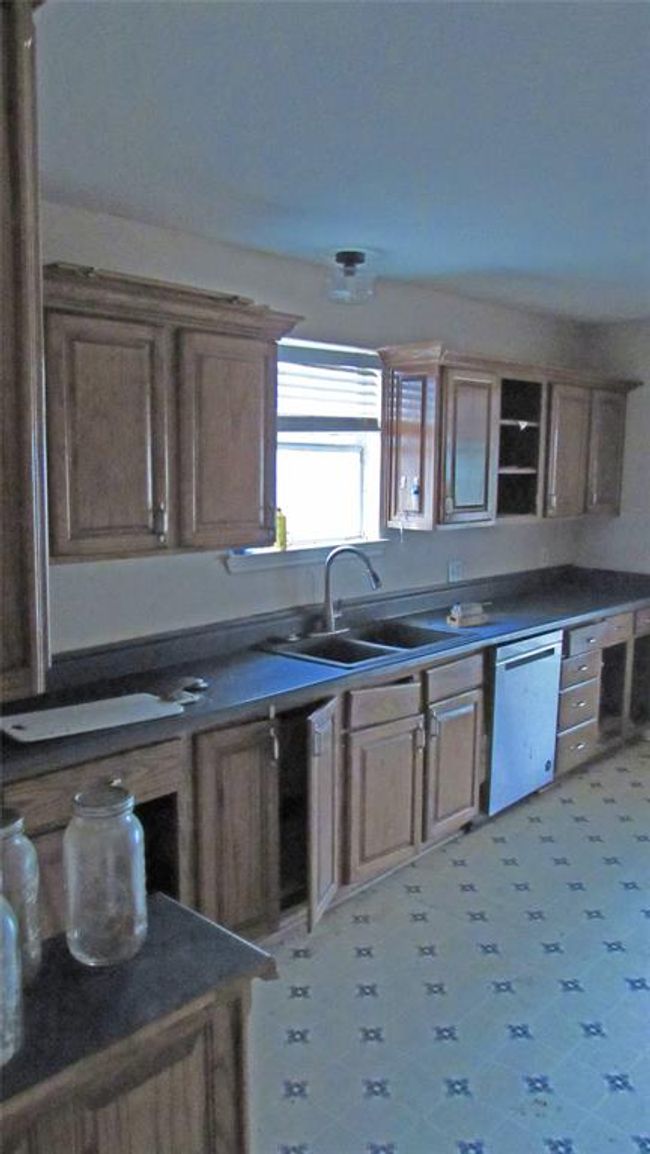 144 N Jeffus St, House other with 4 bedrooms, 1 bathrooms and 1 parking in Deport TX | Image 21