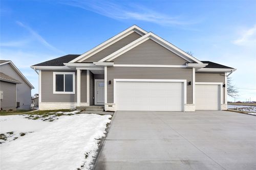 900 Walnut Dr, Norwalk, IA, 50211-8023 | Card Image