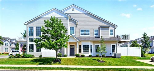 61 Avery Dr N, Center Moriches, NY, 11934-1018 | Card Image