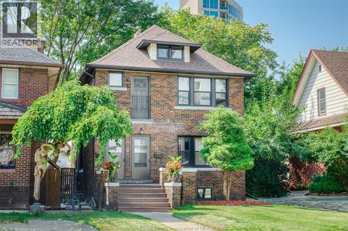 135 Oak St, Windsor, ON, N9A5E5 | Card Image