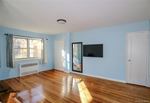 a-211-07 73rd Ave, Oakland Gardens, NY, 11364-2849 | Card Image