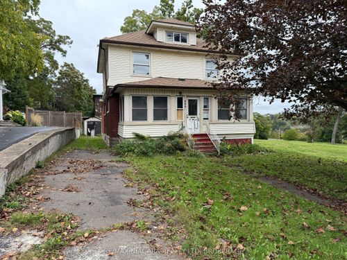 4445 John St, Niagara Falls, ON, L2E1A4 | Card Image