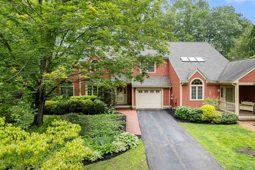 60 Peninsula Dr, Stratham, NH, 03885-2338 | Card Image
