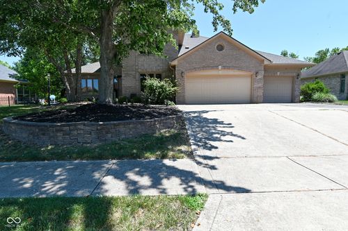 2307 Willow Lakes East Blvd, Greenwood, IN, 46143-8633 | Card Image