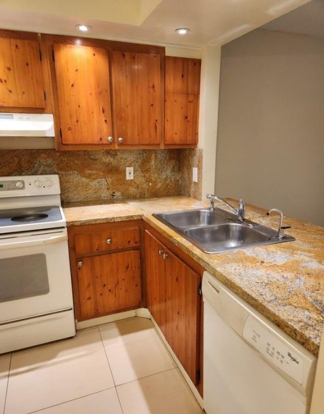 OPEN KITCHEN WITH VIEW OF LAKE | Image 4