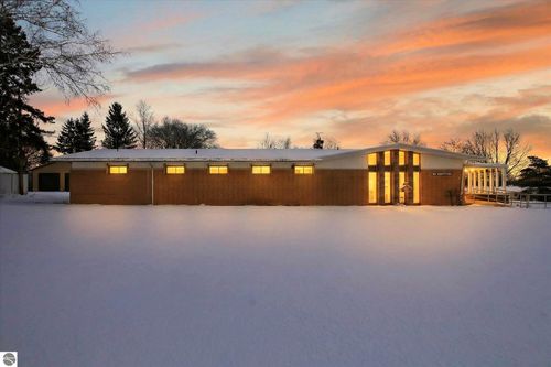 820 N Pine River St, Ithaca, MI, 48847-1118 | Card Image