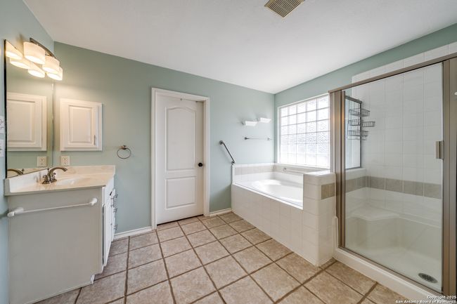 12906 New Cedar, House other with 3 bedrooms, 3 bathrooms and null parking in Helotes TX | Image 22