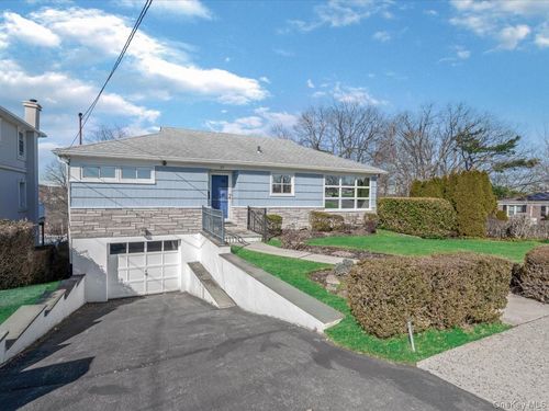37 Berkshire Rd, Yonkers, NY, 10710-4201 | Card Image