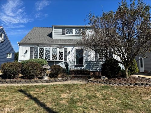 725 Pendley Rd, Willowick, OH, 44095-4230 | Card Image