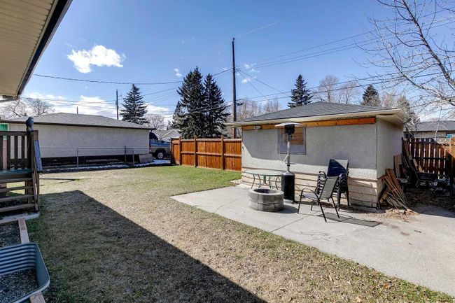 2405 Pinewood Drive Se, Home with 5 bedrooms, 2 bathrooms and 3 parking in Calgary AB | Image 45