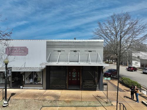 133 W Court Ave, Selmer, TN, 38375-2130 | Card Image