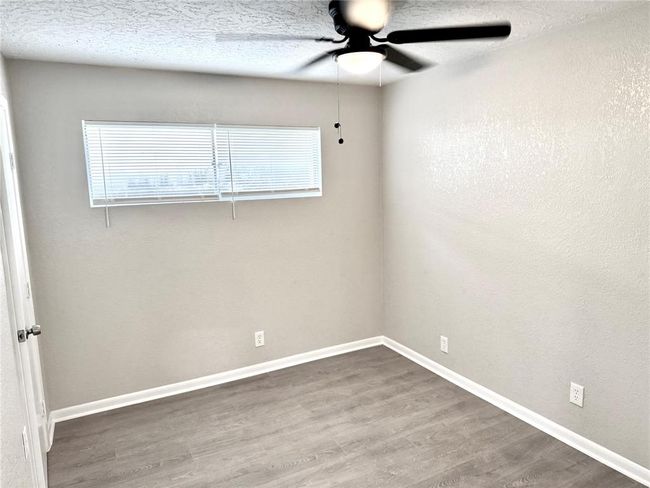 UNIT B -- BEDROM | Image 20