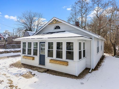 2 Oakdale St, Wareham, MA, 02571-1522 | Card Image