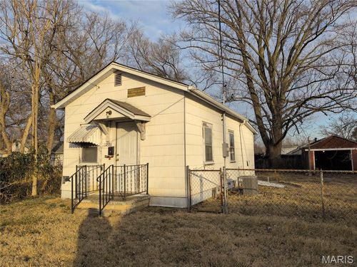 3236 Royalton Ave, Breckenridge Hills, MO, 63114-2836 | Card Image