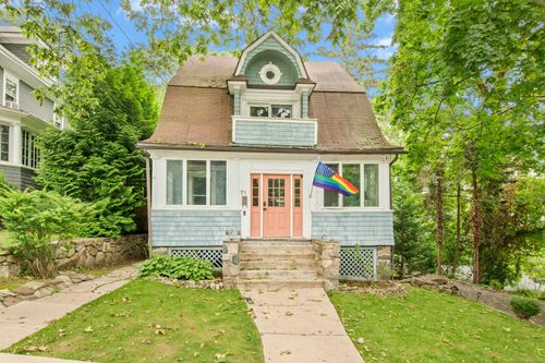 71 Lindale St, Stamford, CT, 06902-2819 | Card Image