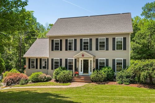 13 Robinson St, Brentwood, NH, 03833-6423 | Card Image